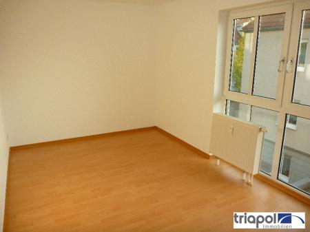 Schöne 2-Zi-Whg. mit Balkon und Tiefgarage in ruhiger und grüner Lage.