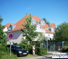 Kleine 2-Zimmer-Wohnung mit Balkon und EBK im Dachgeschoss.