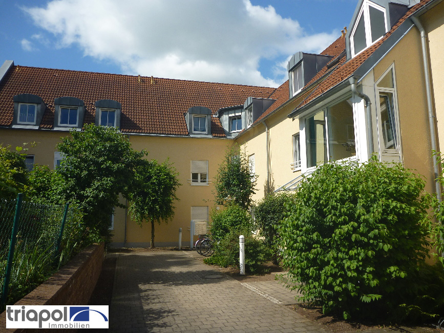 Grün gelegene 2-Zi-Whg. mit Balkon und Laminatboden in Coswig.
