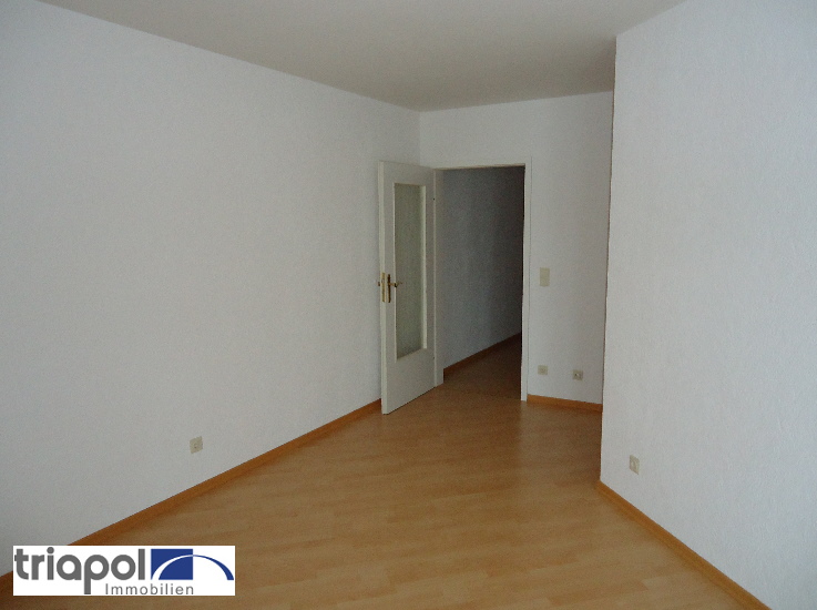 Ruhig gelegene 2-Zimmer-Wohnung mit Balkon, Laminat in grüner Stadtrandlage.