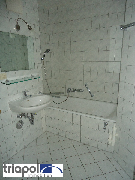 Ruhig gelegene 2-Zimmer-Wohnung mit Balkon, Laminat in grüner Stadtrandlage.