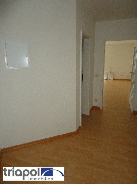 Ruhig gelegene 2-Zimmer-Wohnung mit Balkon, Laminat in grüner Stadtrandlage.