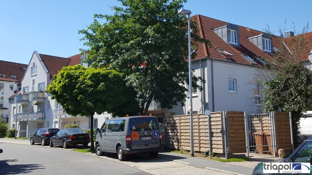 Hübsche 2-Zi-Whg. mit Terrasse und Laminatboden in ruhiger und grüner Stadtrandlage.