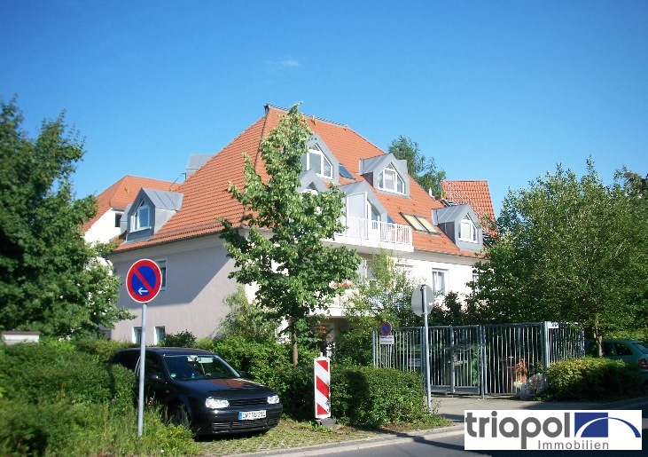 Gemütliche 3-Zi.-Whg. mit neuem Bad, neuem Laminatboden und Balkon in Dresden Weißig.