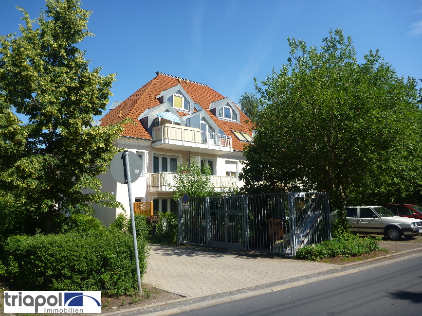 Kleine und gemütliche Dachgeschosswohnung in ruhiger und grüner Stadtrandlage von Dresden, in Weißig.