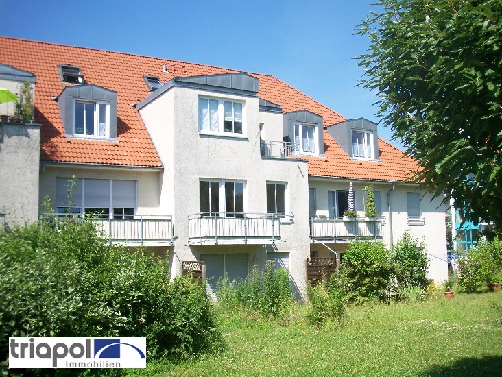 Ruhig gelegene 1-Zi-Wohnung mit Balkon und Laminatboden in Weißig.
