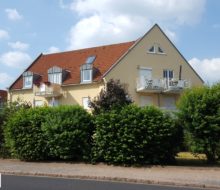 Schöne Maisonette-Wohnung mit Lamintboden, Galerie und Balkon in grüner Lage.