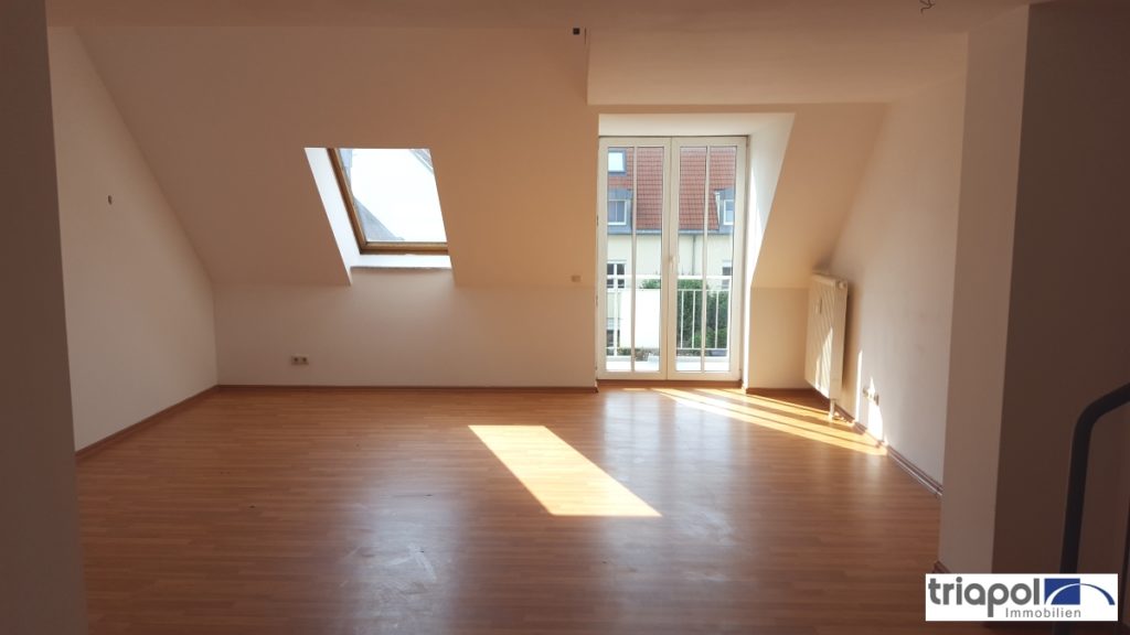 Schöne Maisonette-Wohnung mit Lamintboden, Galerie und Balkon in grüner Lage.