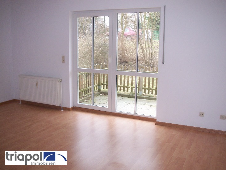 Gemütliche 1-Zi-Wohnung mit Terrasse, Laminatboden und Tiefgaragenstellplatz am Stadtrand von Dresden.