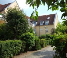 Ruhig gelegene Maisonette-Wohnung mit Balkon, Laminat und EBK im Dachgeschoss.