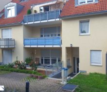 Gemütliche 2-Zimmer-Wohnung mit Balkon und Laminat in ruhiger Stadtrandlage.
