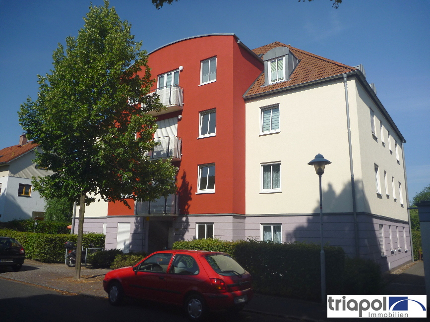 Schöne und ruhig gelegene 2-Zi-Wohnung mit 2 Balkone und Einbauküche in Coswig.