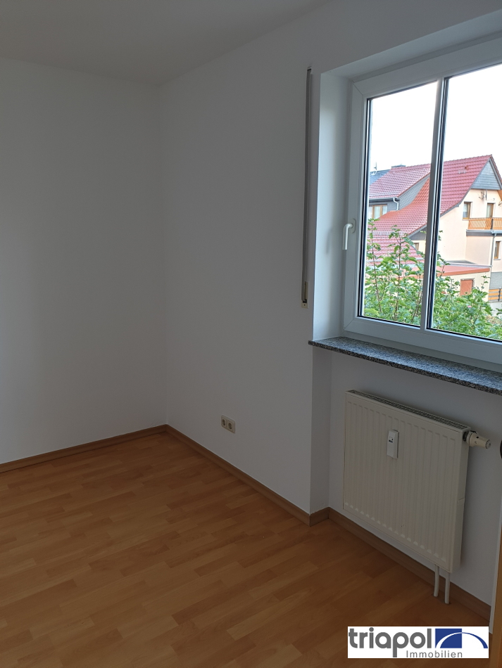 Kleine und gemütliche 2-Zi-Whng. mit Balkon, Laminatboden und TG-Stellplatz in ruhiger und grüner Lage.