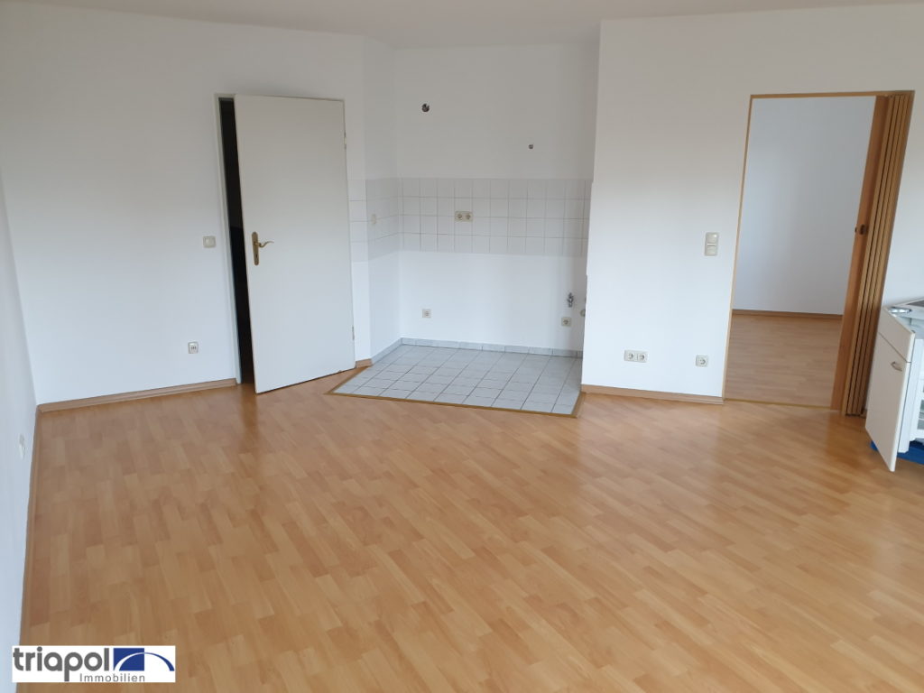 Kleine und gemütliche 2-Zi-Whng. mit Balkon, Laminatboden und TG-Stellplatz in ruhiger und grüner Lage.