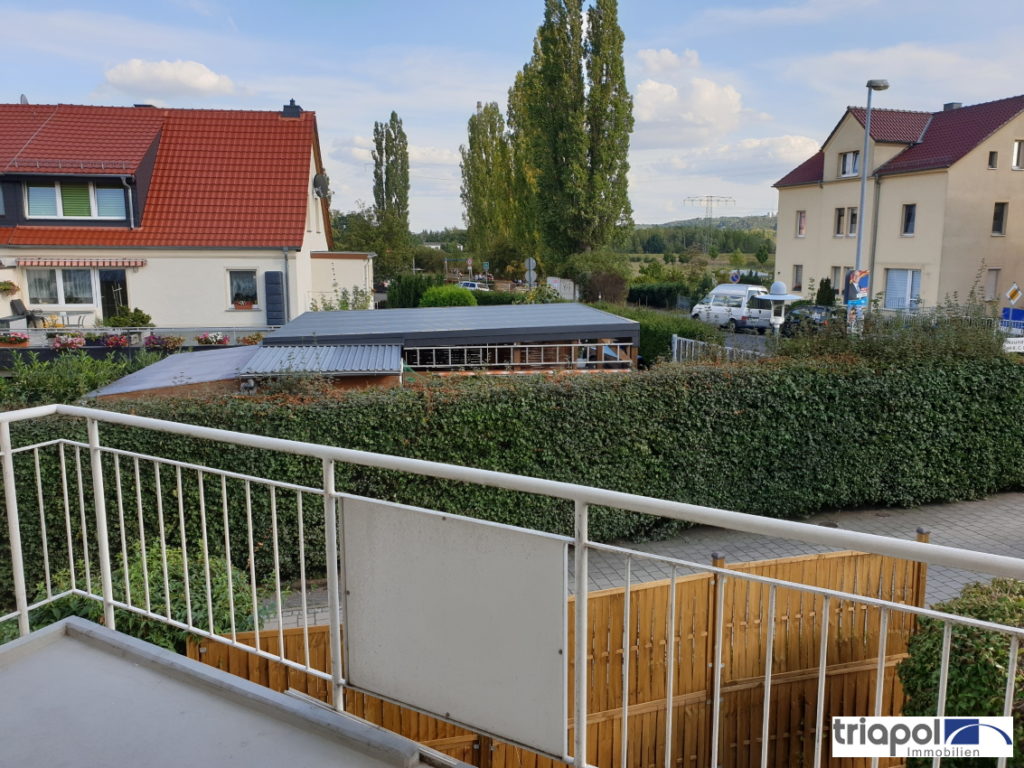 Kleine und gemütliche 2-Zi-Whng. mit Balkon, Laminatboden und TG-Stellplatz in ruhiger und grüner Lage.