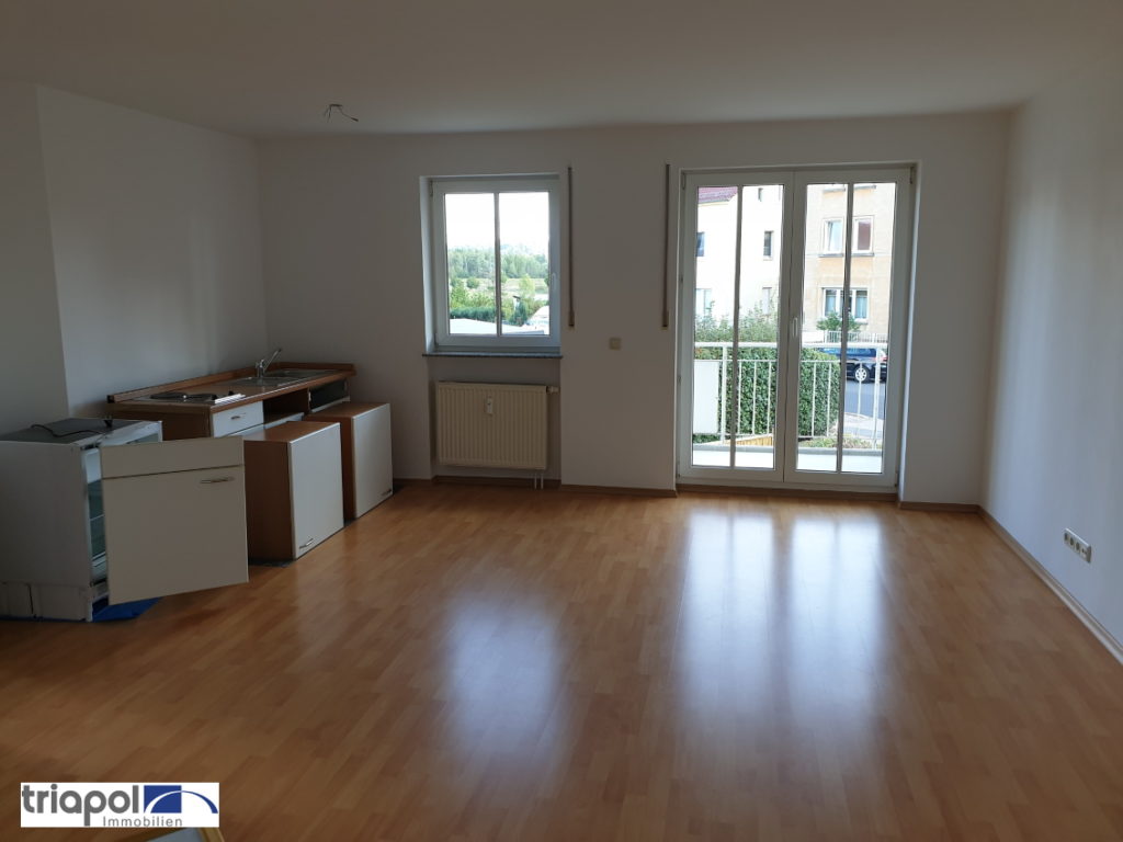 Kleine und gemütliche 2-Zi-Whng. mit Balkon, Laminatboden und TG-Stellplatz in ruhiger und grüner Lage.