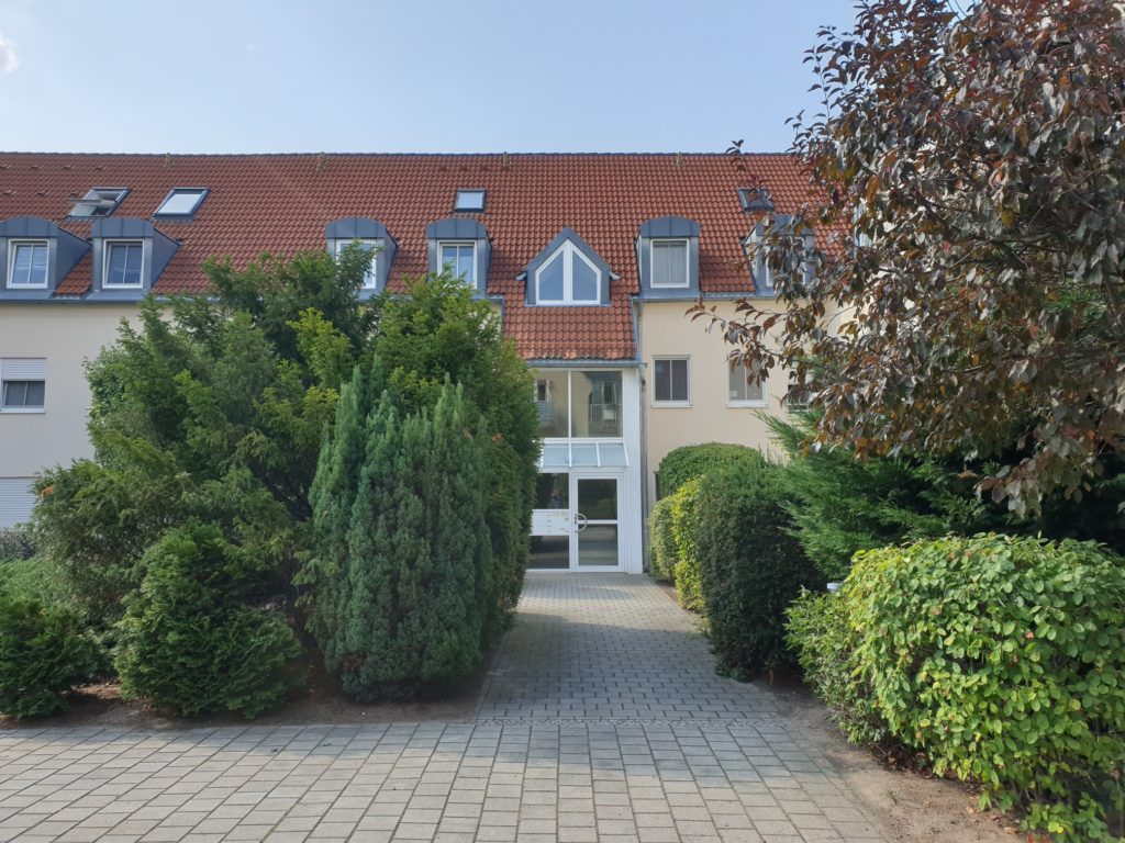 Gemütliche und ruhig gelegene 2-Zi-Whg. mit West-Balkon und Blick ins Grüne.