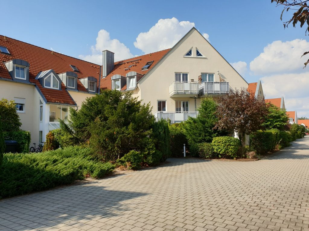 Gemütliche und ruhig gelegene 2-Zi-Whg. mit West-Balkon und Blick ins Grüne.