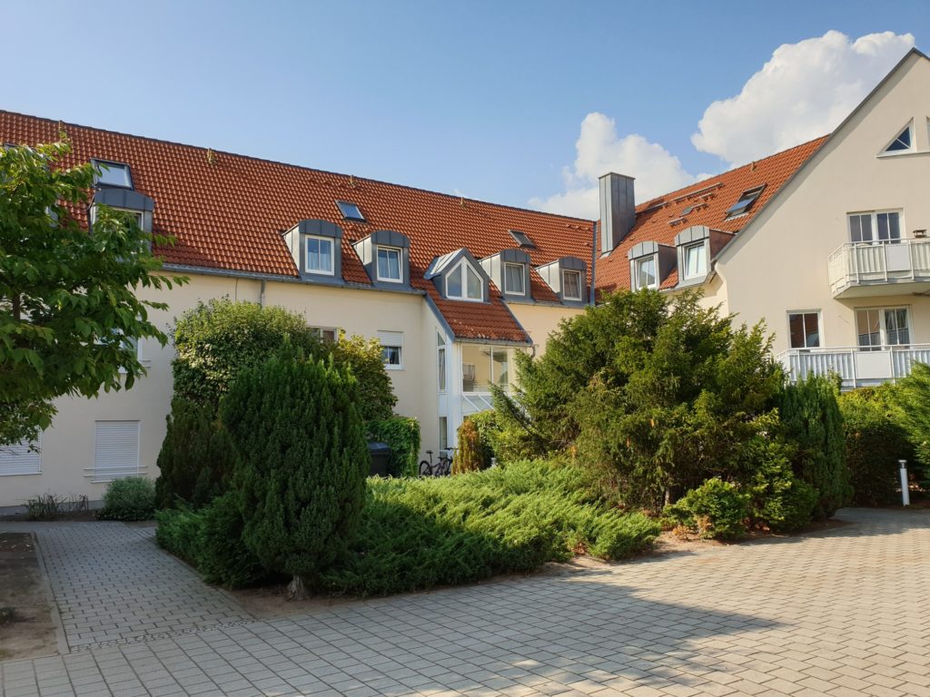 Gemütliche und ruhig gelegene 2-Zi-Whg. mit West-Balkon und Blick ins Grüne.