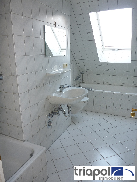 Schöne DG-Wohnung mit Balkon und Tageslichtbad in ruhiger Lage von Dresden.