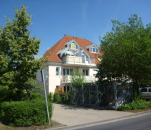 Gemütliche 2-Zi-Eigentumswohnung mit Balkon in ruhiger und grüner Stadtrandlage.