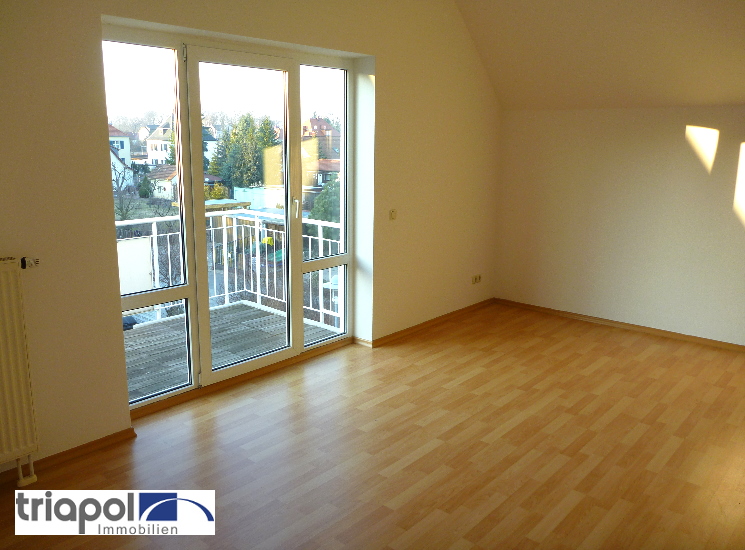 Schöne Dachgeschoss Ruhig gelegene 1-Zi-Wohnung mit Balkon in Coswig.