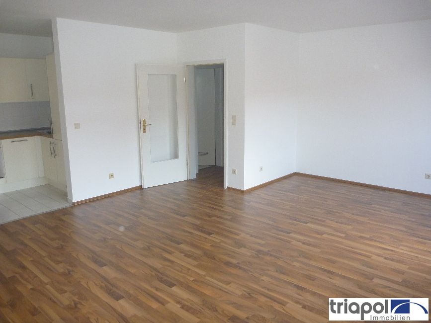 Großzügige 1-Zi-Whg. mit Laminatboden und Einbauküche in ruhiger Stadtrandlage.