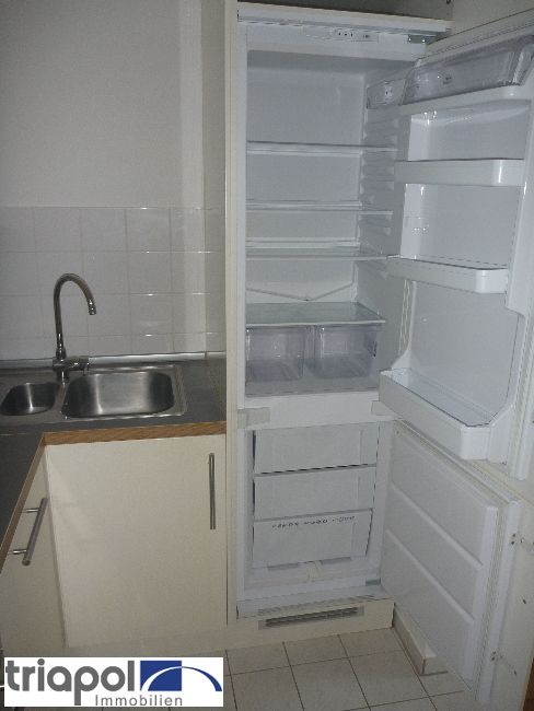 Großzügige 1-Zi-Whg. mit Laminatboden und Einbauküche in ruhiger Stadtrandlage.