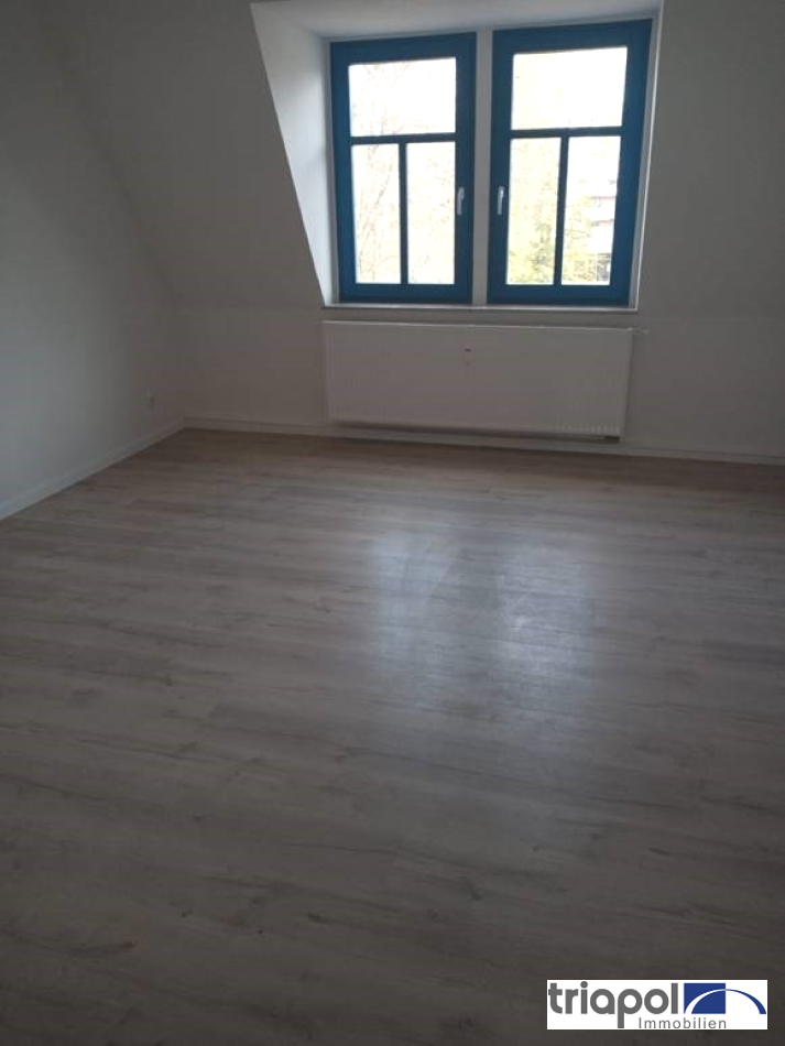 Hübsche 3-Zi-Maisonettewohnung mit Laminatboden und Tageslichtbad in Radeberg.