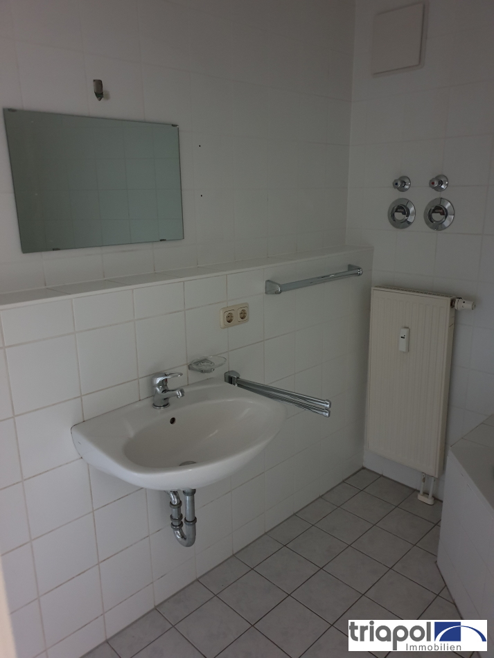 Schöne 2-Zi-Whg. mit Balkon und Einbauküche in ruhiger und grüner Lage von Coswig.
