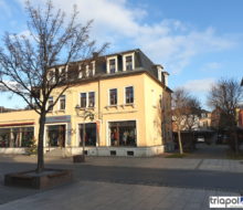 Schöne 2-Wohnung mit 2 Terrassen, Wanne und Dusche im Hinterhaus.