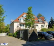 Ruhig gelegene 1-Zi-Wohnung mit kl. Balkon und Einbauküche im Dachgeschoss.