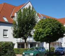 Geräumige 2-Zi-Wohnung mit Balkon in ruhiger und grüner Lage am Stadtrand.