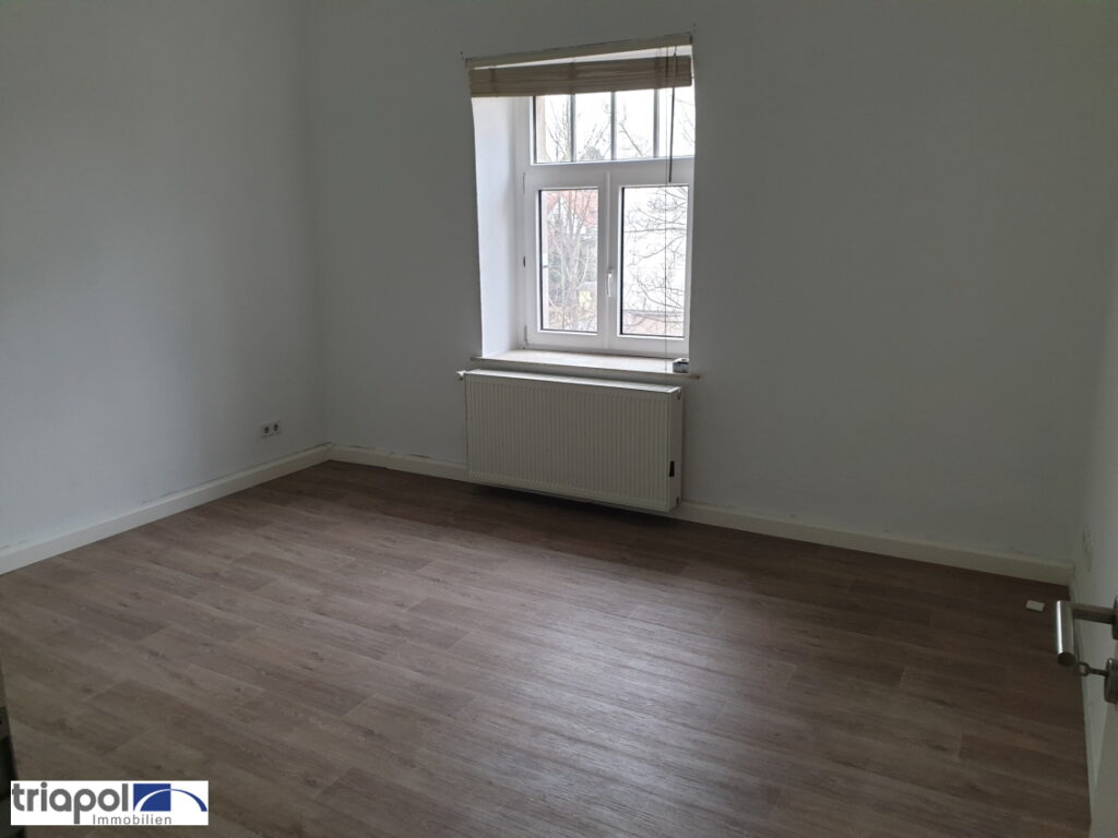 Individuelle Maisonette-Wohnung mit hochwertiger Einbauküche, Kamin, Bad und WC in Strehlen.