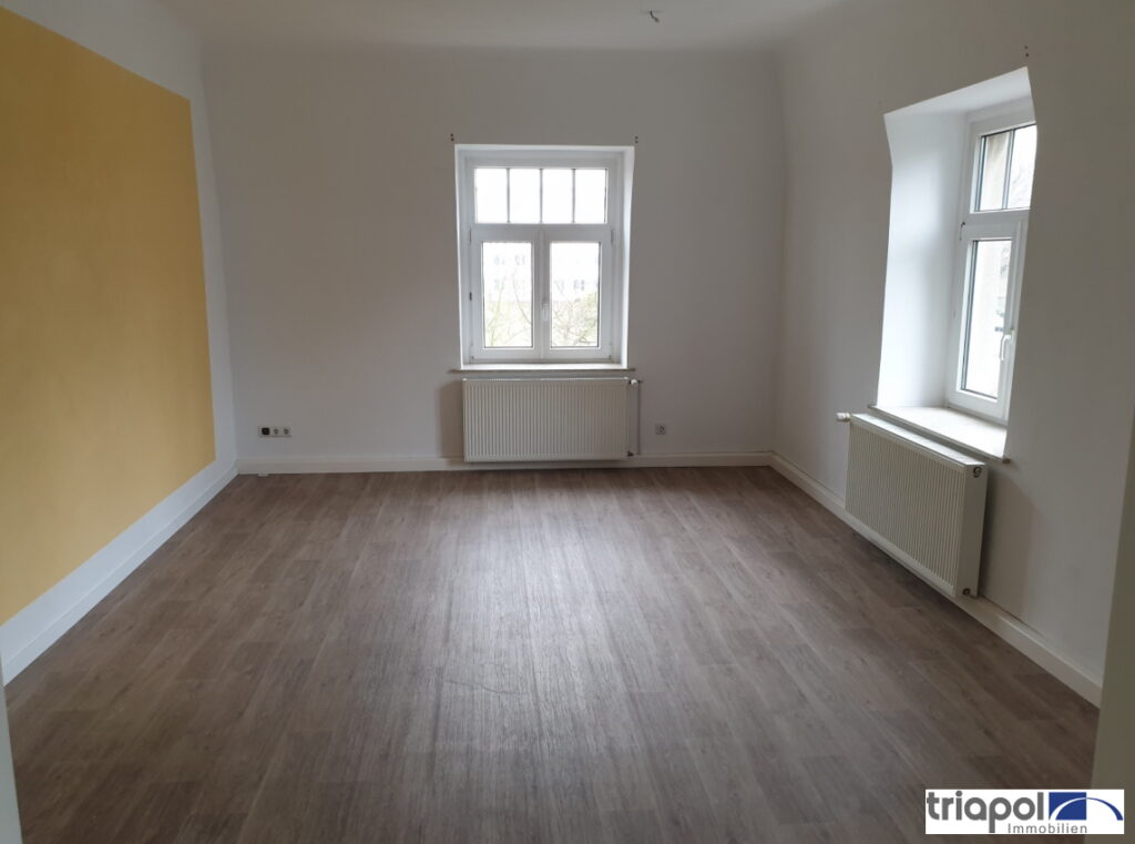 Individuelle Maisonette-Wohnung mit hochwertiger Einbauküche, Kamin, Bad und WC in Strehlen.