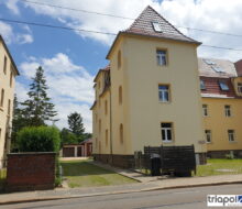 Helle und Individuelle Dachgeschosswohnung mit neuem hochwertigem Laminatboden und modernem Bad.