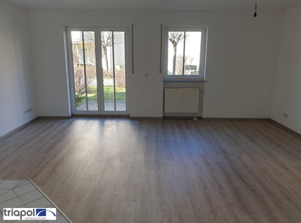 Ruhig und grün gelegene Terrassenwohnung mit Gartenanteil, Laminatboden und Stellplatz in Coswig.