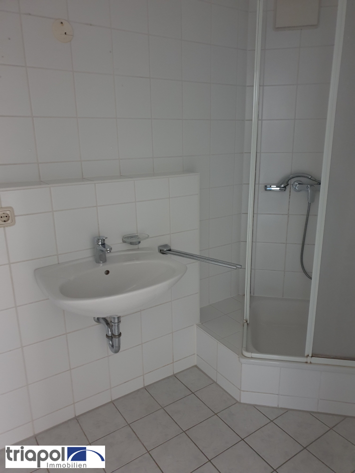 Ruhig und grün gelegene Terrassenwohnung mit Gartenanteil, Laminatboden und Stellplatz in Coswig.
