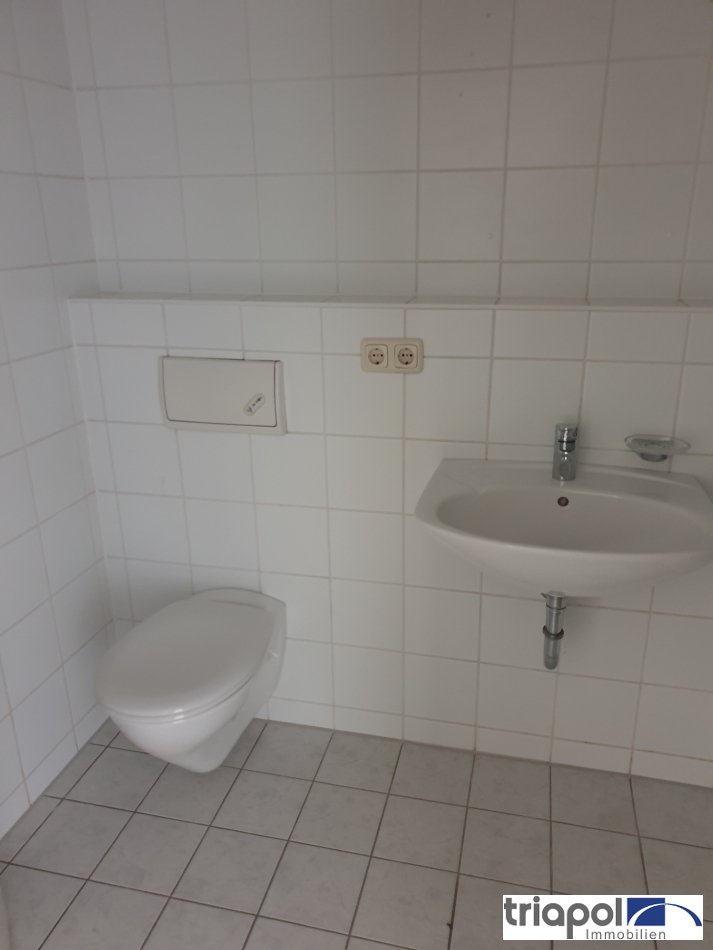 Ruhig und grün gelegene Terrassenwohnung mit Gartenanteil, Laminatboden und Stellplatz in Coswig.