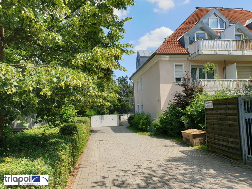 Kleine und gemütliche Dachgeschosswohnung in ruhiger und grüner Stadtrandlage von Dresden, in Weißig.