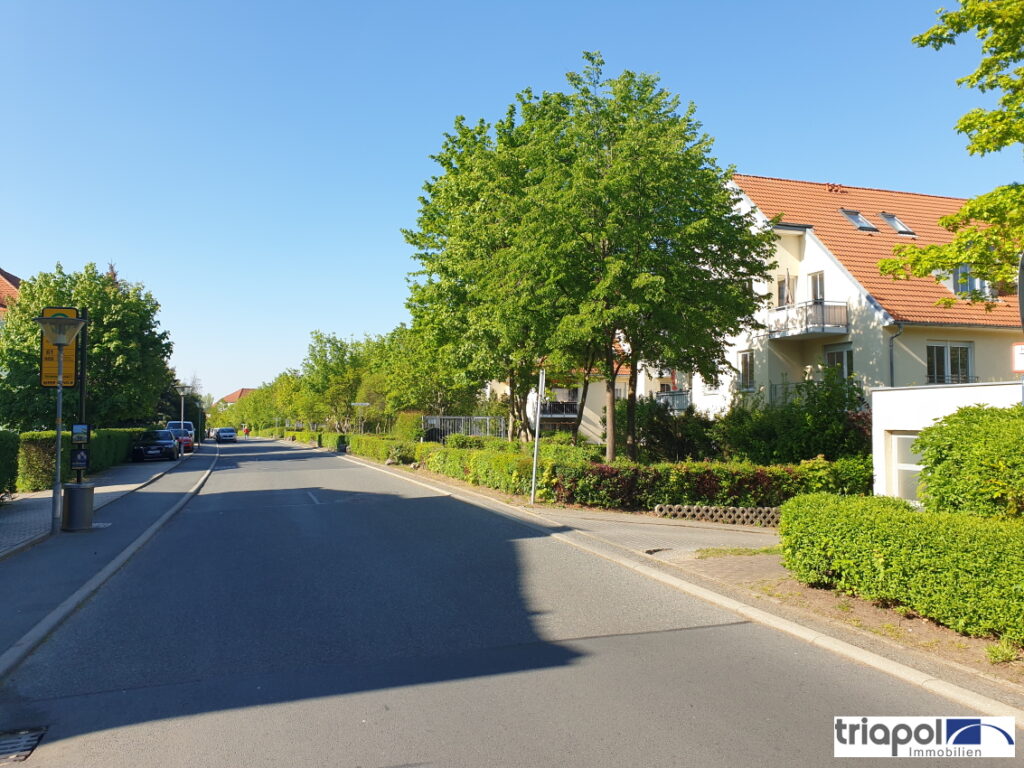 Kleine und gemütliche Dachgeschosswohnung in ruhiger und grüner Stadtrandlage von Dresden, in Weißig.