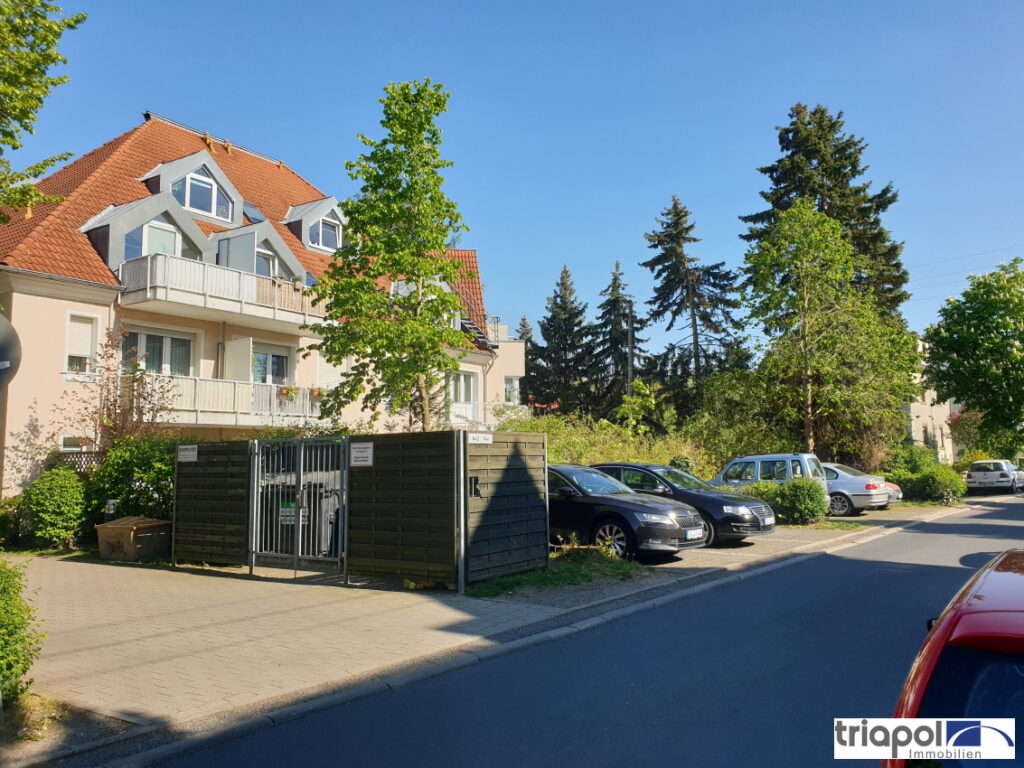 Kleine und gemütliche Dachgeschosswohnung in ruhiger und grüner Stadtrandlage von Dresden, in Weißig.
