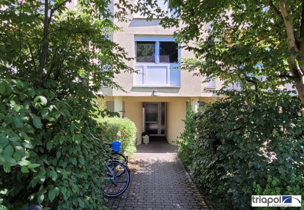 Schöne und gepflegte 1-Zi-Whg. mit Balkon und neuem Laminatboden in grüner und ruhiger Stadtrandlage.