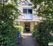 Schöne und gepflegte 1-Zi-Whg. mit Balkon und neuem Laminatboden in grüner und ruhiger Stadtrandlage.