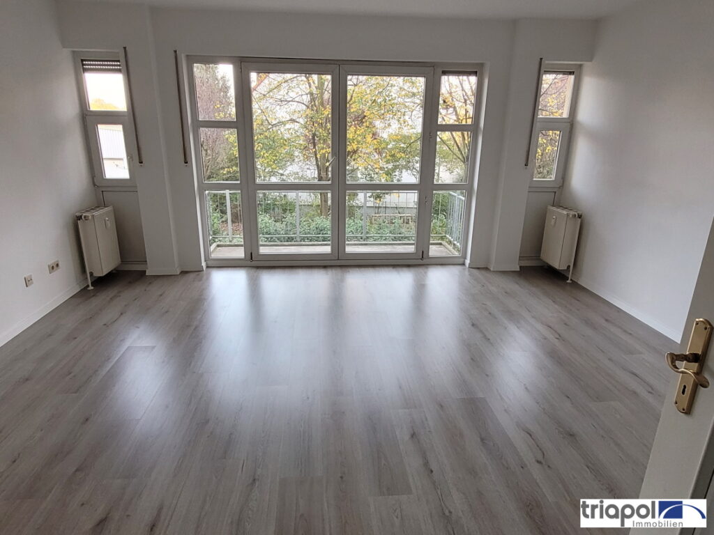 Schöne und gepflegte 1-Zi-Whg. mit Balkon und neuem Laminatboden in grüner und ruhiger Stadtrandlage.