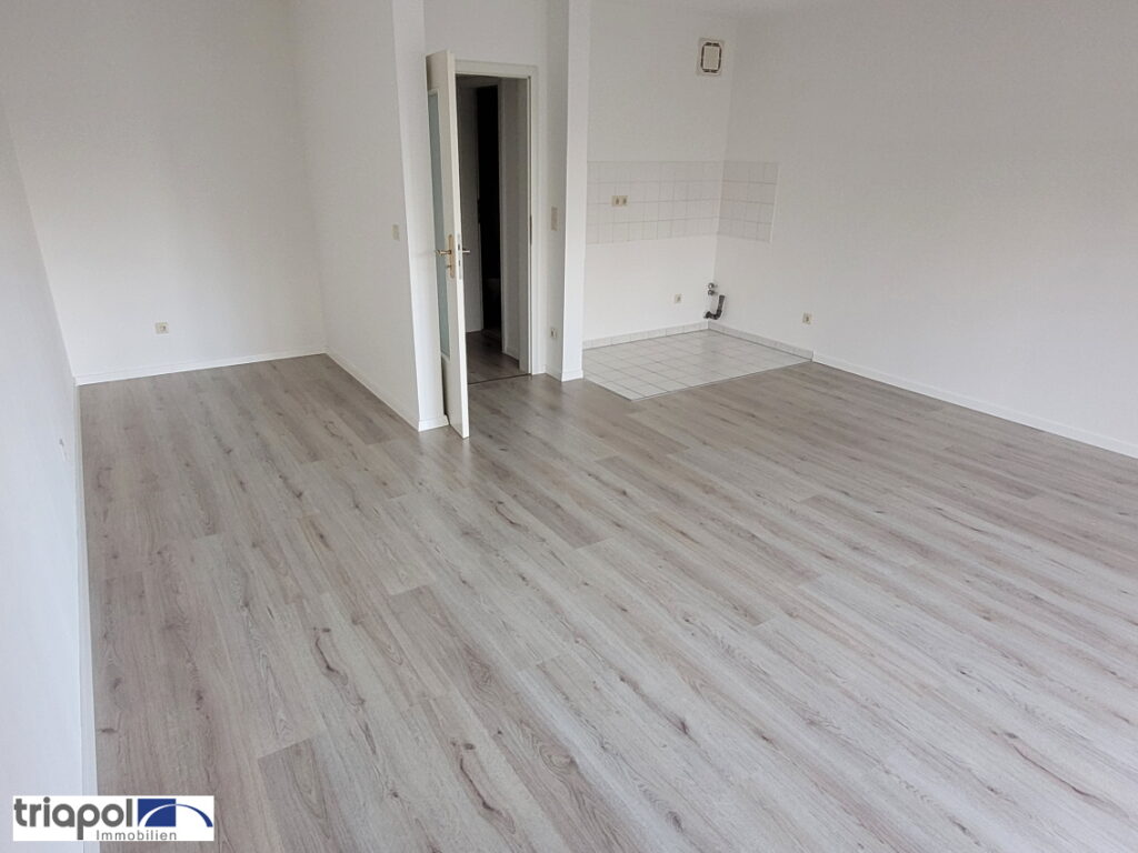 Schöne und gepflegte 1-Zi-Whg. mit Balkon und neuem Laminatboden in grüner und ruhiger Stadtrandlage.