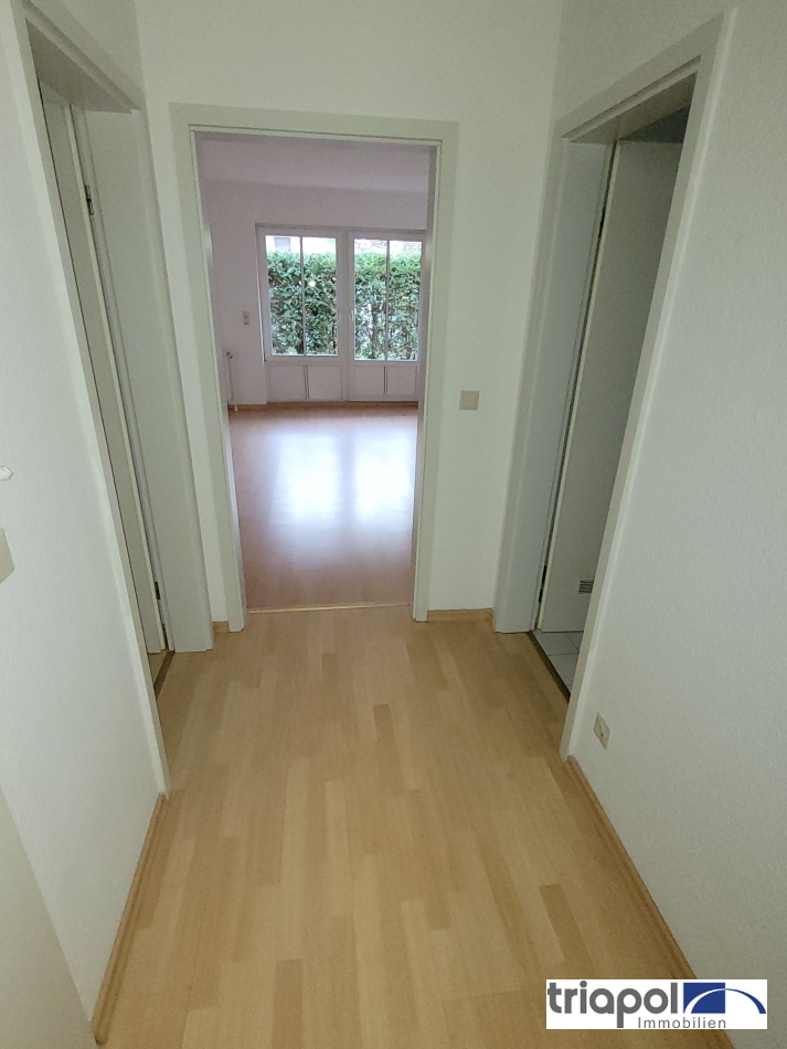 Schöne 2-Zi-Whg. mit TG-Stellplatz, Terrasse und Gartenanteil in grüner und ruhiger Stadtrandlage.
