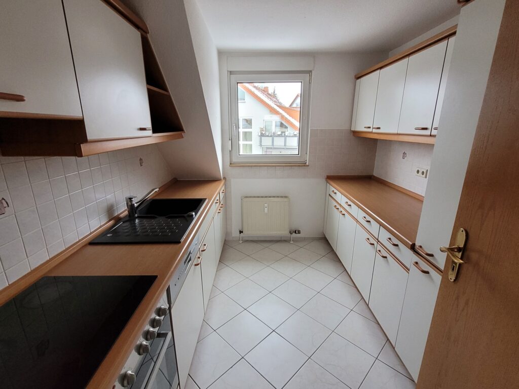 Schöne 3,5-Zi-Maisonettewohnung mit Dachterrasse, Tiefgarage und Außenstellplatz unweit von Dresden.