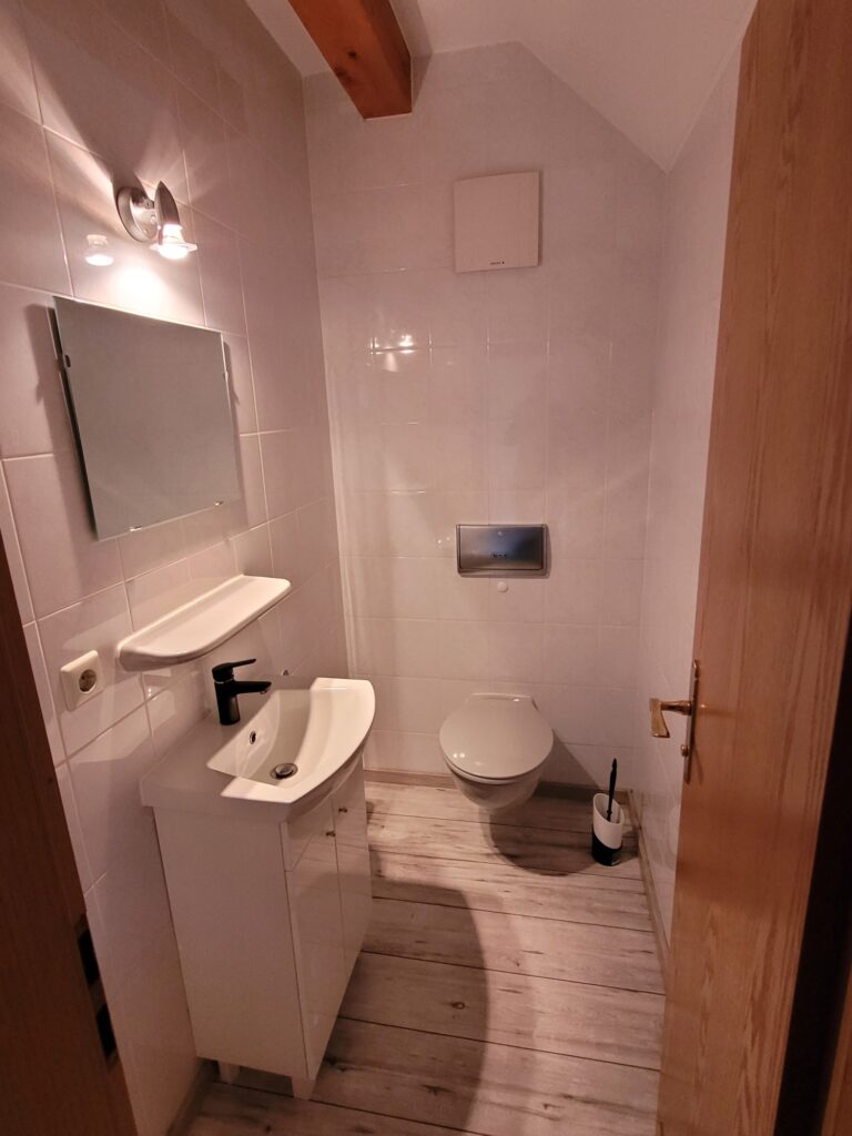 Schöne 3,5-Zi-Maisonettewohnung mit Dachterrasse, Tiefgarage und Außenstellplatz unweit von Dresden.