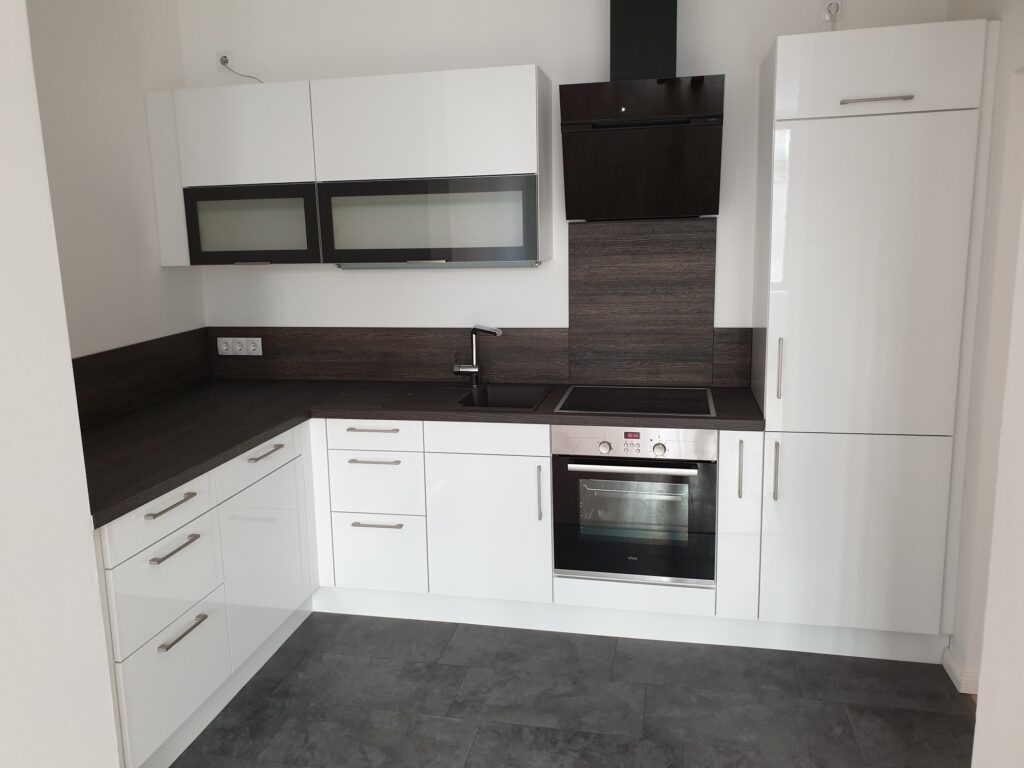 Hübsche 3-Zi-Whg. mit moderner Einbauküche und Laminatboden in Meißen.